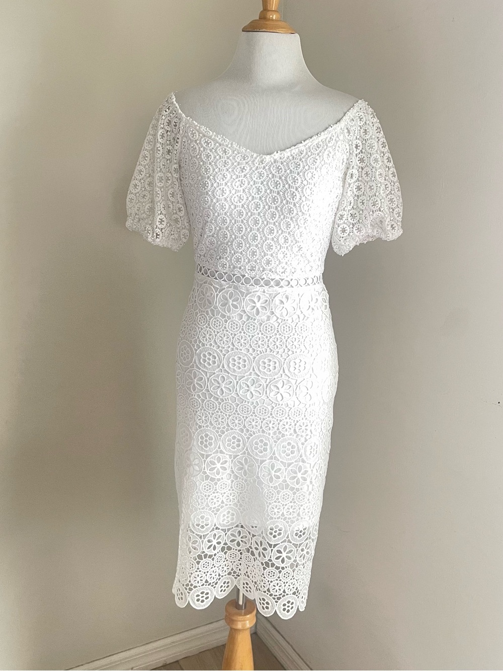 Express White Lace Midi Dress with Puff Sleeves